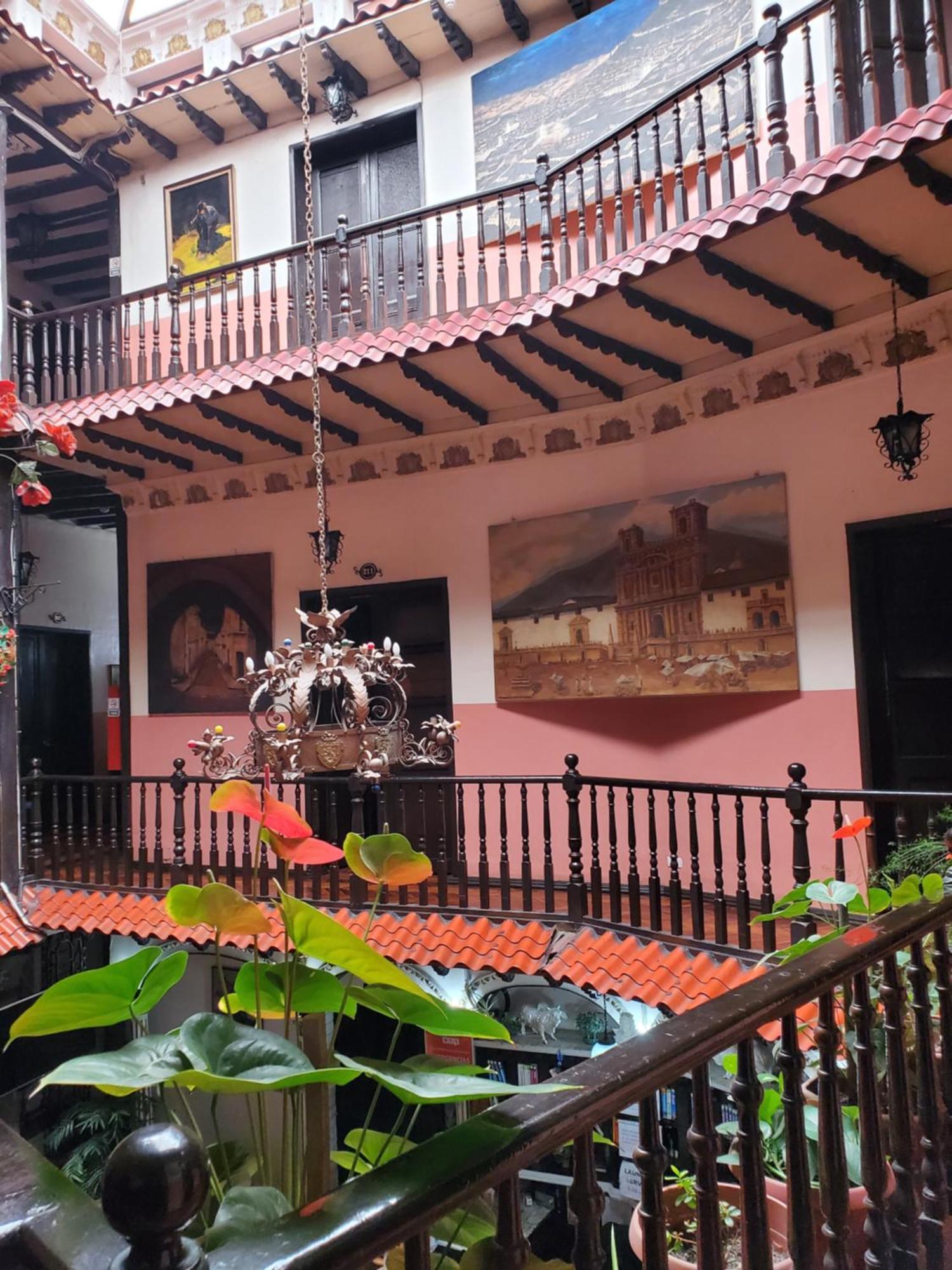 Hostal Juana De Arco Кито Экстерьер фото