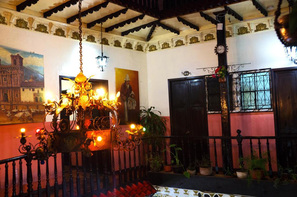 Hostal Juana De Arco Кито Экстерьер фото